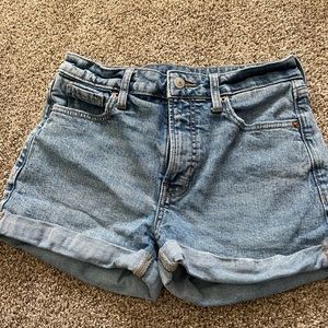 CUTE BLUE JEAN SHORTS